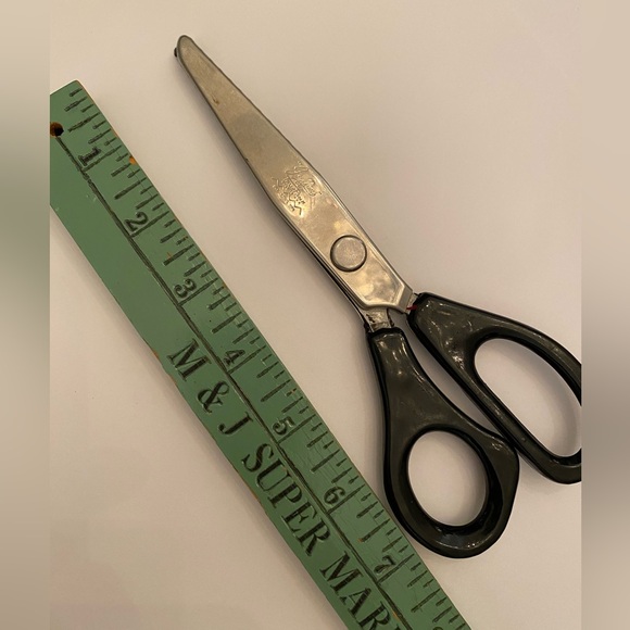 Vintage Griffin Pinking Shears, Tracing Wheel & Buttons - Picture 4 of 7